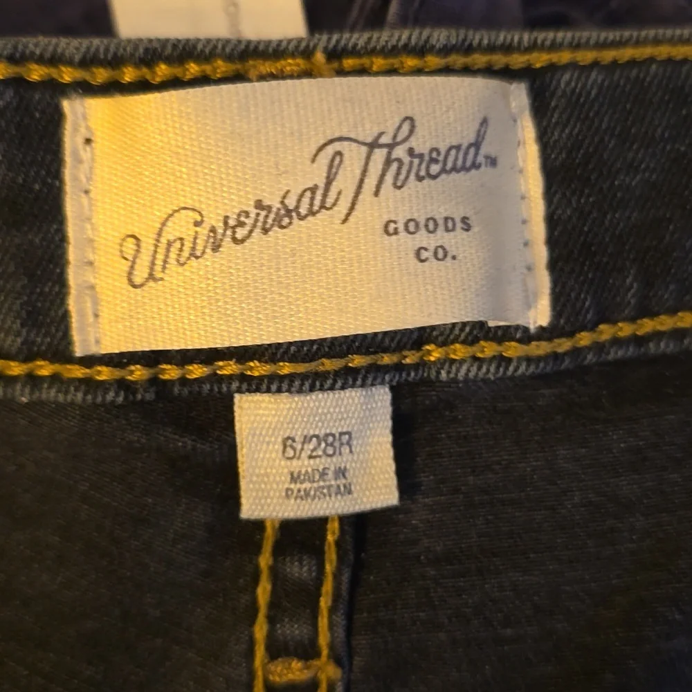 Universal Thread jeans - Picture 2 of 3